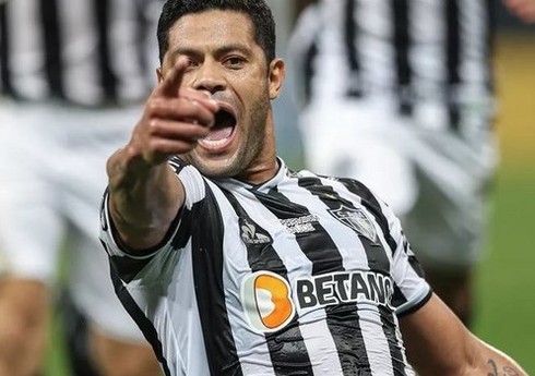 Braziliya klubu 36 yaşlı tanınmış futbolçu ilə müqaviləni uzadıb