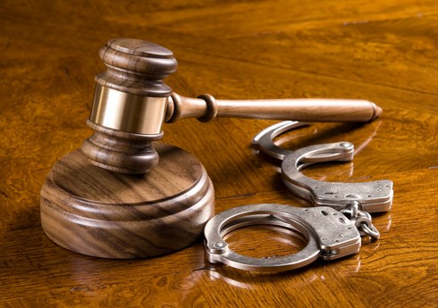 Britaniya vətəndaşından hədə-qorxu yolu ilə pul tələb edən qadınlara hökm olunub