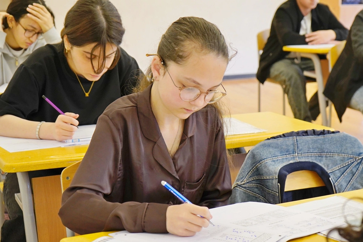 Bu gün 27 mindən çox şagird Azərbaycan dili fənni üzrə imtahan verəcək