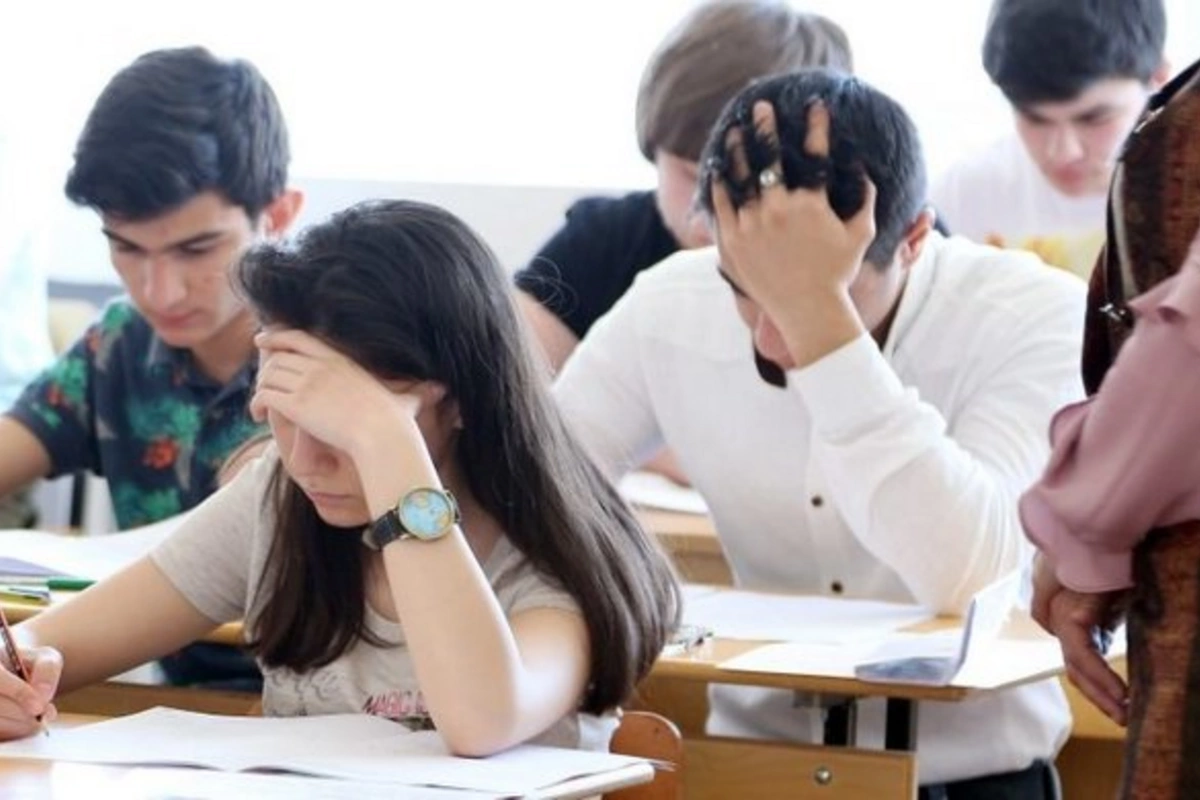 Bu gün IX sinif şagirdləri imtahan veriblər