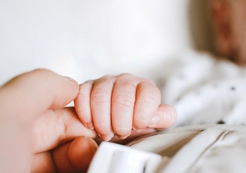 Bu il Azərbaycanda 100 uşaq övladlığa verilib