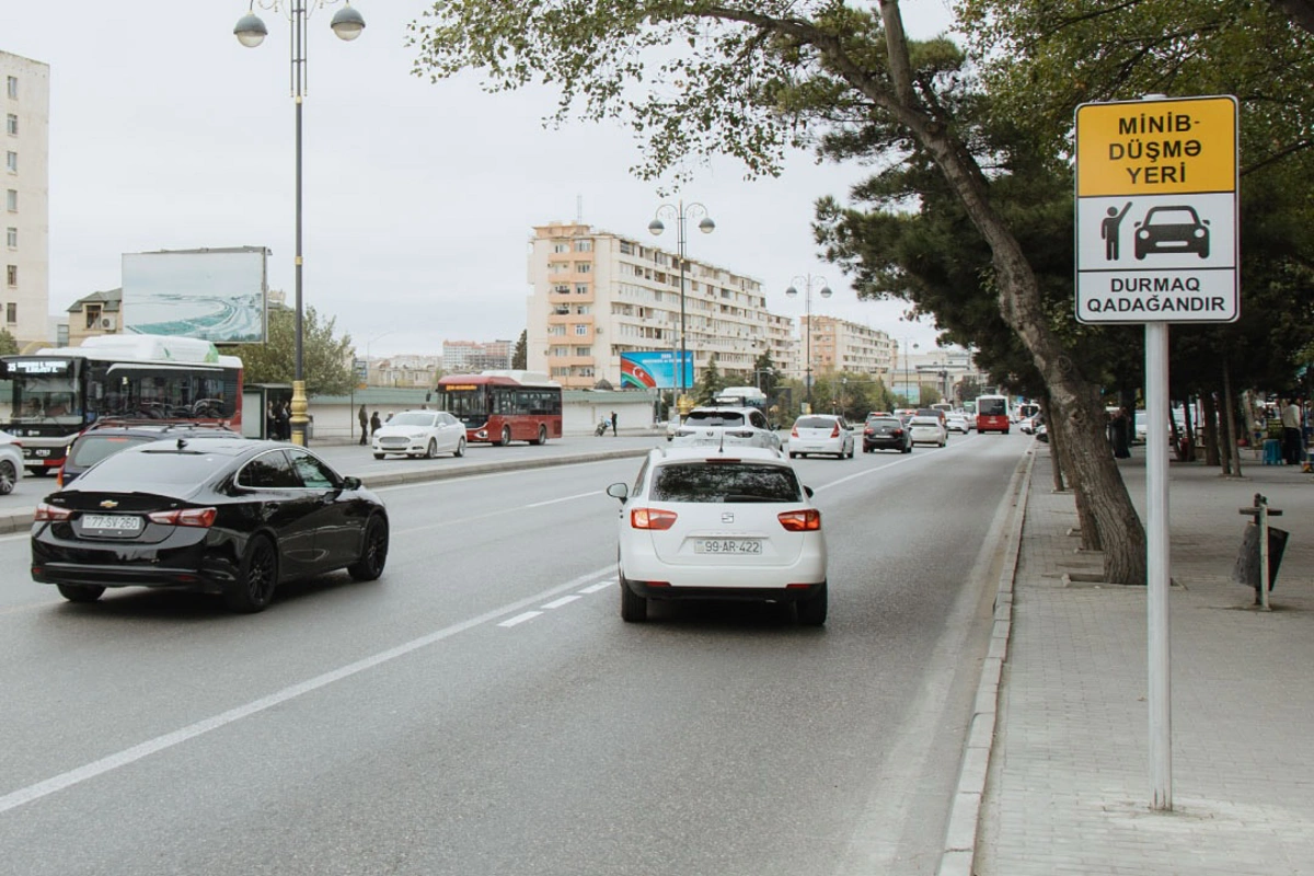 Bu ünvanlarda avtobus zolaqlarında minib-düşmə yeri yaradıldı