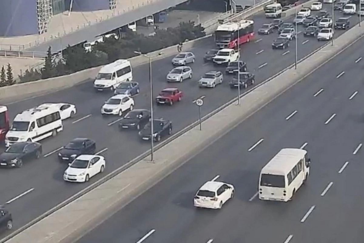 Bu yollarda nəqliyyatın hərəkəti çətinləşib