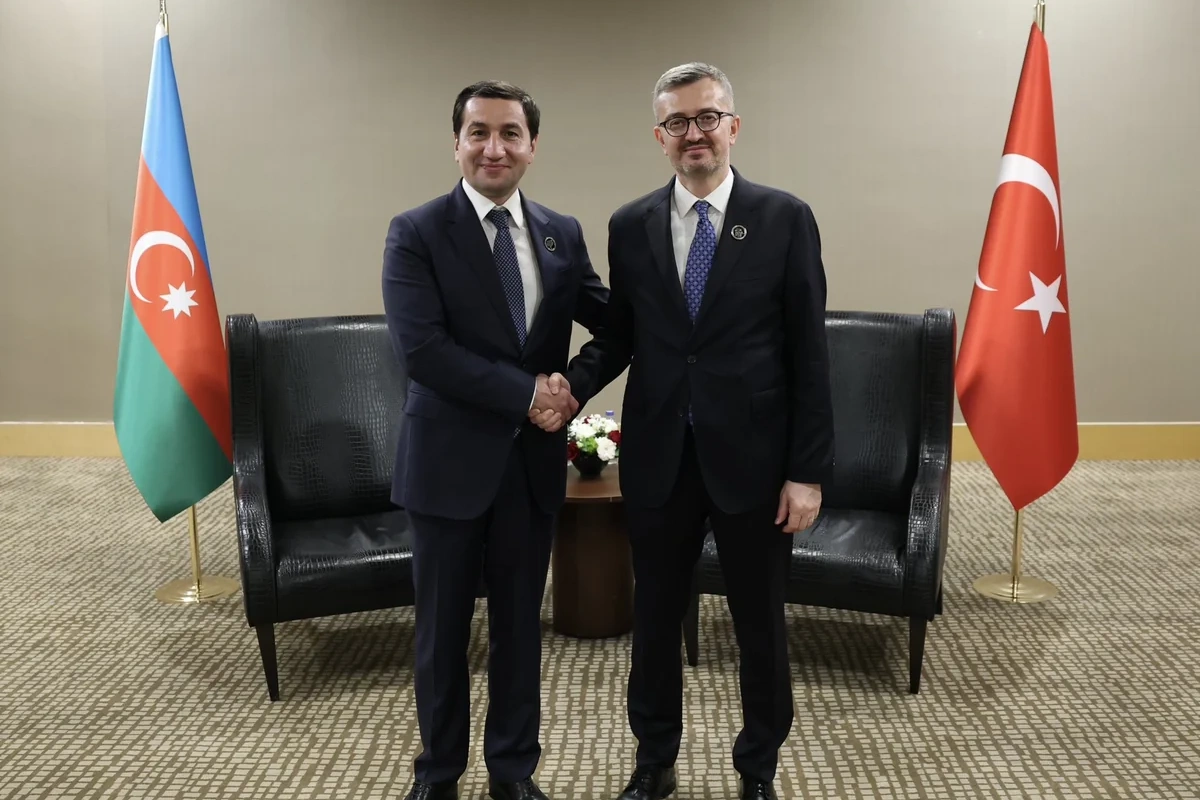 Burhanəddin Duran və Hikmət Hacıyev Antalya Diplomatiya Forumu çərçivəsində görüşüblər