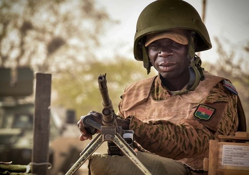 Burkina-Fasoda silahlılar ordu bazasına hücum edib, ölənlər var