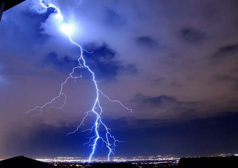 Bəzi rayonlarda şimşək çaxıb, leysan yağıb, dolu düşüb - FAKTİKİ HAVA