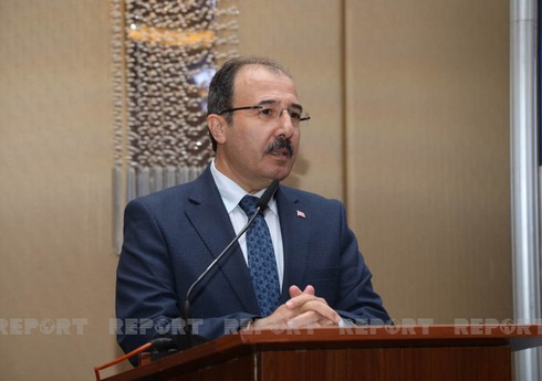 Cahit Bağçı Zəfər Günü münasibətilə Şəhidlər xiyabanını ziyarət edib