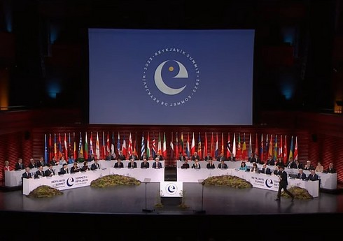 Ceyhun Bayramov Avropa Şurasının Dövlət və Hökumət Başçılarının IV Zirvə Görüşündə iştirak edir