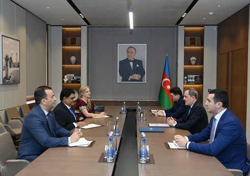 Ceyhun Bayramov BMT rəsmisi ilə görüşüb