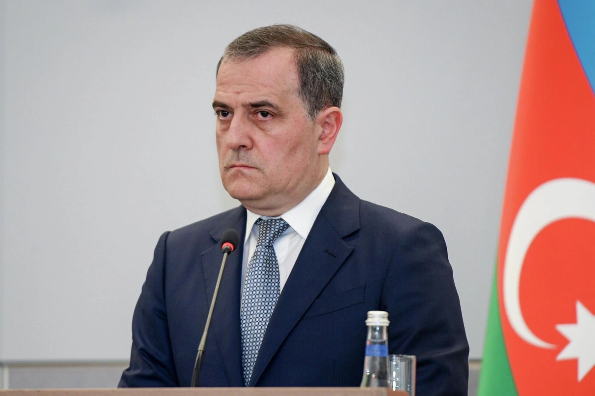 Ceyhun Bayramov çex həmkarı ilə ikitərəfli münasibətləri müzakirə edib