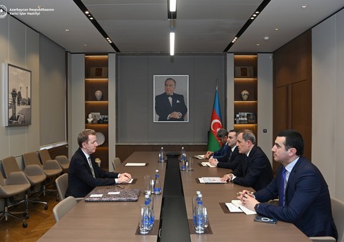 Ceyhun Bayramov diplomatik fəaliyyəti başa çatan Əlcəzair səfiri ilə görüşüb