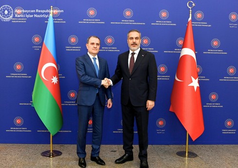 Ceyhun Bayramov Hakan Fidanı təbrik edib