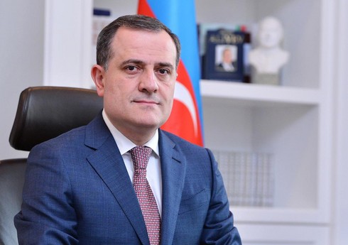 Ceyhun Bayramov: “Heydər Əliyevin əziz xatirəsini dərin hörmət və minnətdarlıqla anırıq”