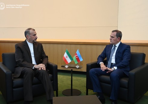 Ceyhun Bayramov iranlı həmkarını erməni birləşmələrinin tərk-silah olması barədə məlumatlandırıb