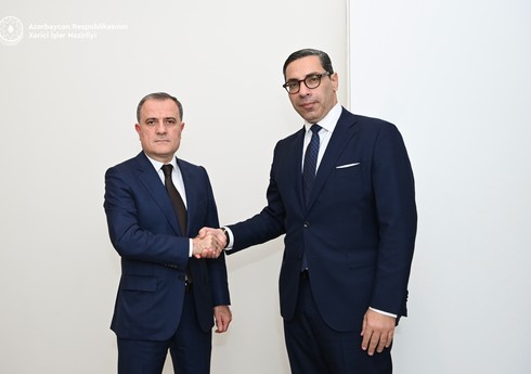 Ceyhun Bayramov Kiprin xarici işlər naziri ilə görüşüb
