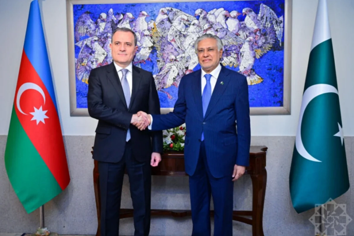 Ceyhun Bayramov pakistanlı həmkarı ilə görüşüb
