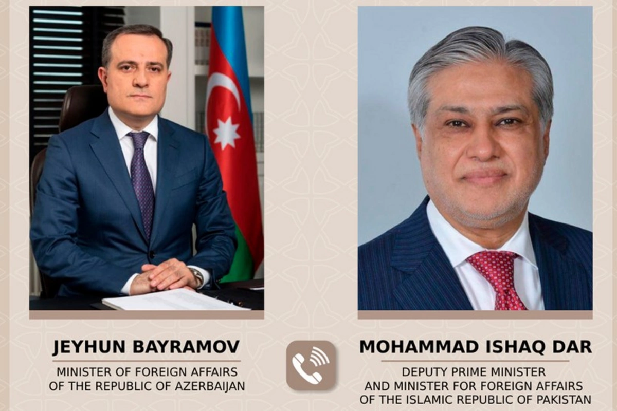 Ceyhun Bayramov pakistanlı həmkarı ilə ikitərəfli və regional məsələləri müzakirə edib