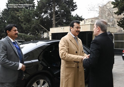 Ceyhun Bayramov Pakistan Senatının sədrini Azərbaycan-Ermənistan normallaşma prosesi barədə məlumatlandırıb