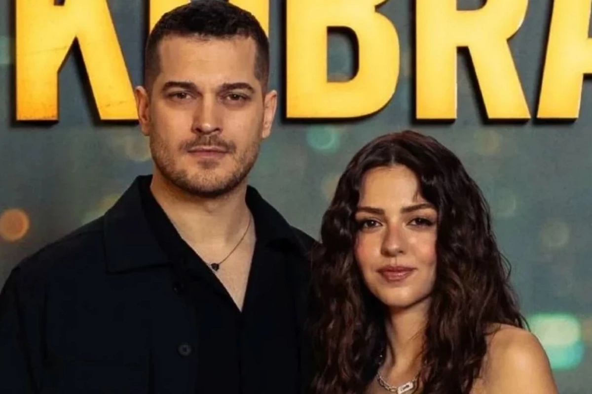 Çağatay Ulusoy və Aslıhan Malbora münasibətlərini rəsmən elan etdilər Çağatay Ulusoy və Aslıhan Malbora münasibətlərini rəsmən elan etdilər