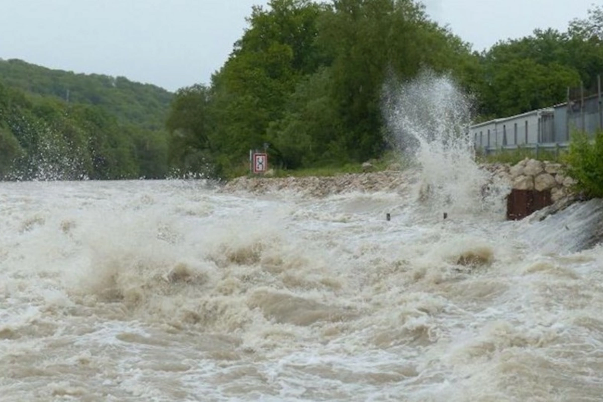 Çaylarda sululuq artır, bəzi ərazilərdə sel keçib