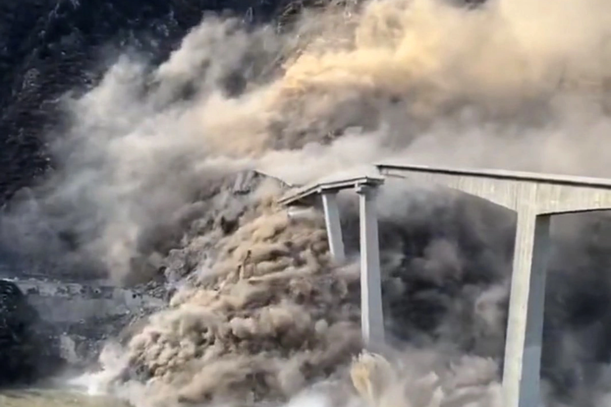 Çində Hongqi körpüsü çökdü: Ərazidə təhlükəsizlik tədbirləri gücləndirilib