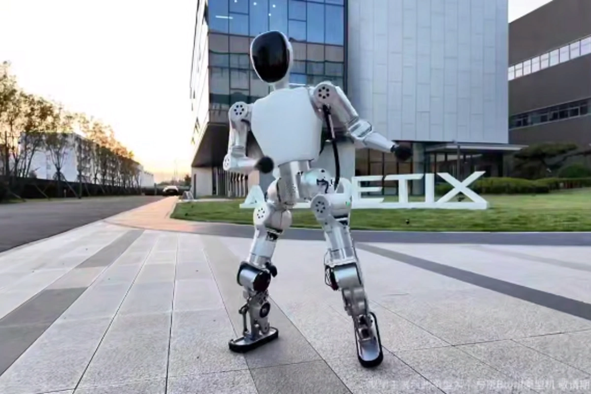 Çində smartfon qiymətinə humanoid robot satışa çıxarılıb Çində smartfon qiymətinə humanoid robot satışa çıxarılıb