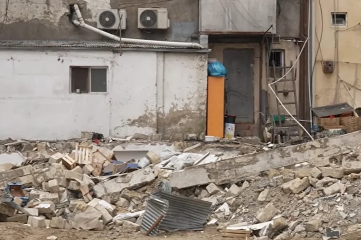 Çörəyə çıxdılar, qayıdanda evlərini yerlə-yeksan gördülər - Paytaxtda qalmaqallı söküntü İDDİASI