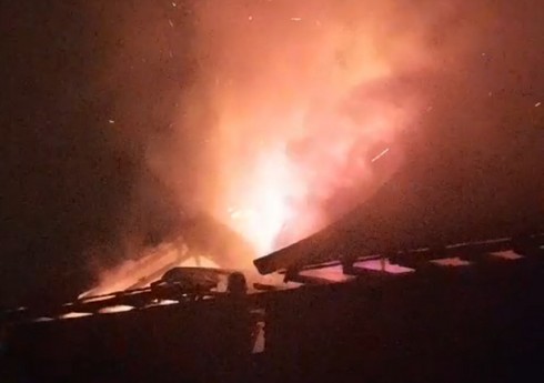 Cəlilabadda birmərtəbəli ev tamamilə yanıb - VİDEO