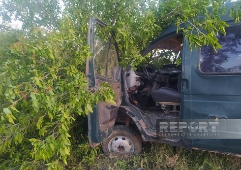 Cəlilabadda fəhlələri daşıyan mikroavtobus qəzaya uğrayıb, 8 nəfər xəsarət alıb - YENİLƏNİB