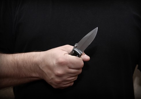 Cəlilabadda yeniyetmə başından bıçaqlanıb