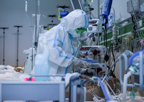 COVID-19-la mübarizədə iştirak edən tibb işçilərinin əməkhaqlarına müddətli əlavənin vaxtı uzadılıb