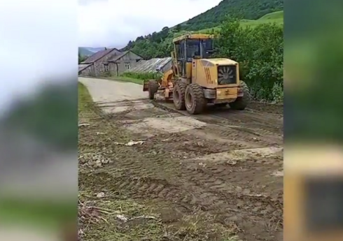 Daşkəsən yolları iri qaya parçaları və palçıqdan təmizlənib Daşkəsən yolları iri qaya parçaları və palçıqdan təmizlənib