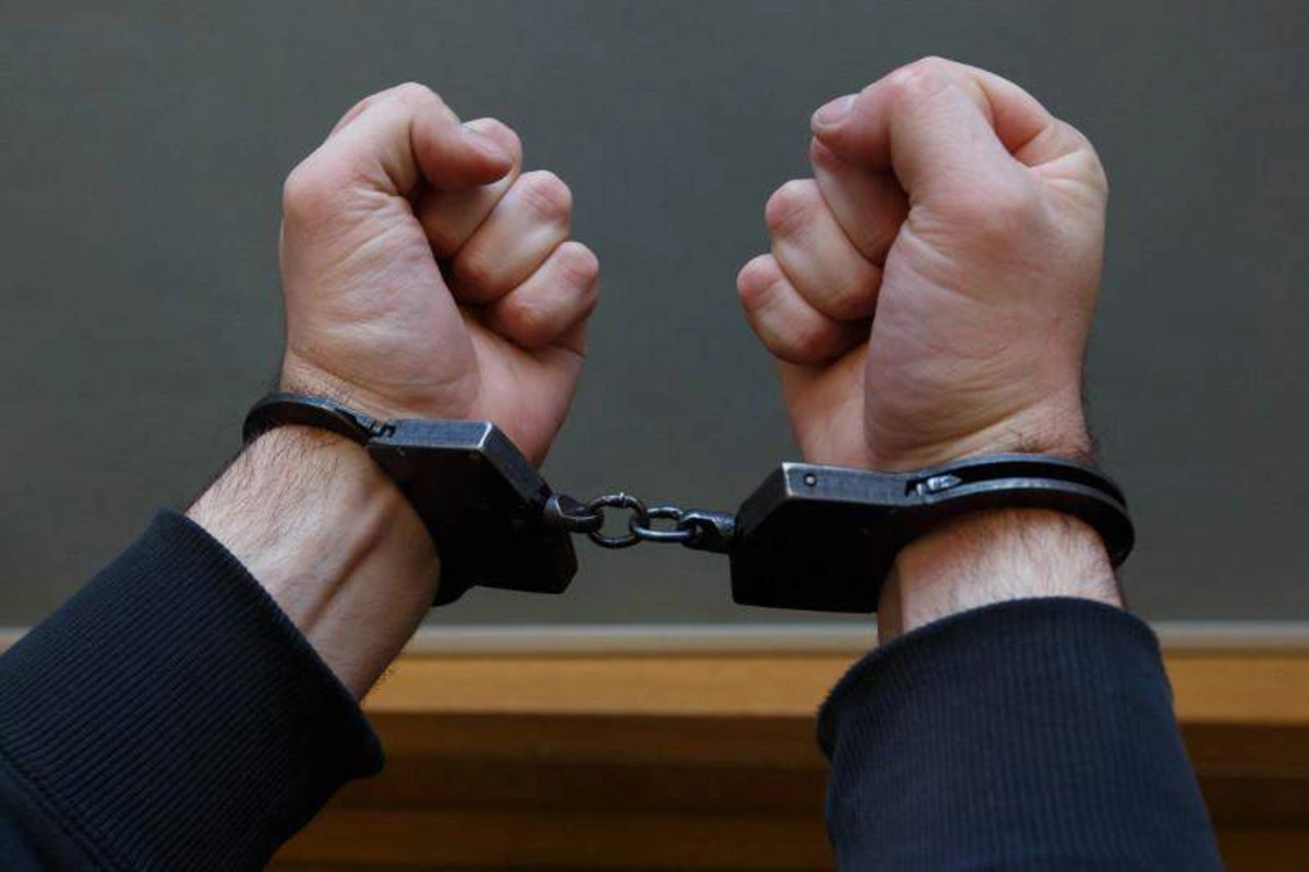 Dələduzluğa görə axtarışda olan 9 nəfər istintaqa təhvil verilib Dələduzluğa görə axtarışda olan 9 nəfər istintaqa təhvil verilib