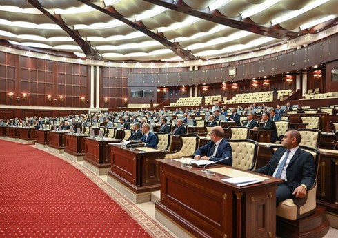 Deputatlar nikah yaşının üzrlü səbəblərə görə də 1 il azaldılmamasının leyihə səs veriblər