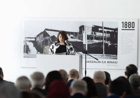 “Ədibin Evi”nin ADY ilə birgə “Qatarda oxu” layihəsi üçün hazırladığı kitabın təqdimatı olub