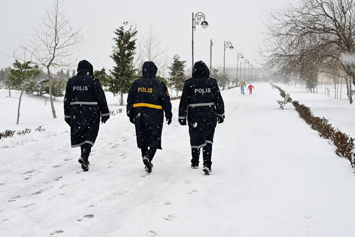 DİN: Hava şəraiti ilə əlaqədar polis əməkdaşları tədbirlər görür