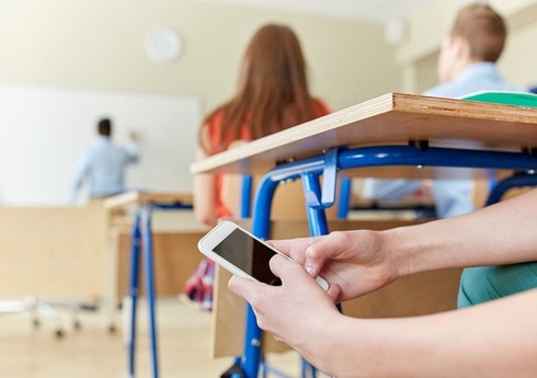 DİM: 4 nəfərdə mobil telefon aşkarlandığı üçün imtahandan xaric olunub