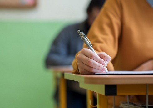 DİM bu gün xarici dillər üzrə fəlsəfə doktoru imtahanı keçirir