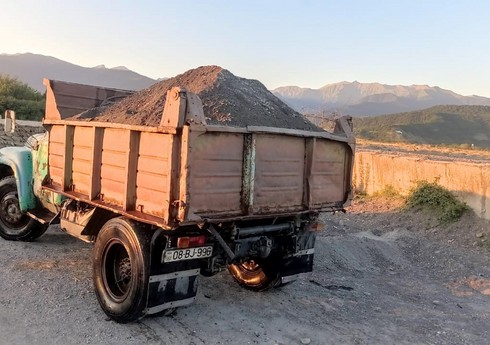 DİN: Balakəndə qanunsuz qum-çınqıl daşıyanlar cərimələnib