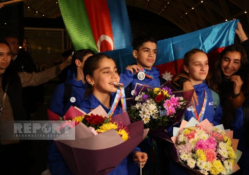 Dünya çempionatında uğurla çıxış edən gimnastlarımız Vətənə dönüblər
