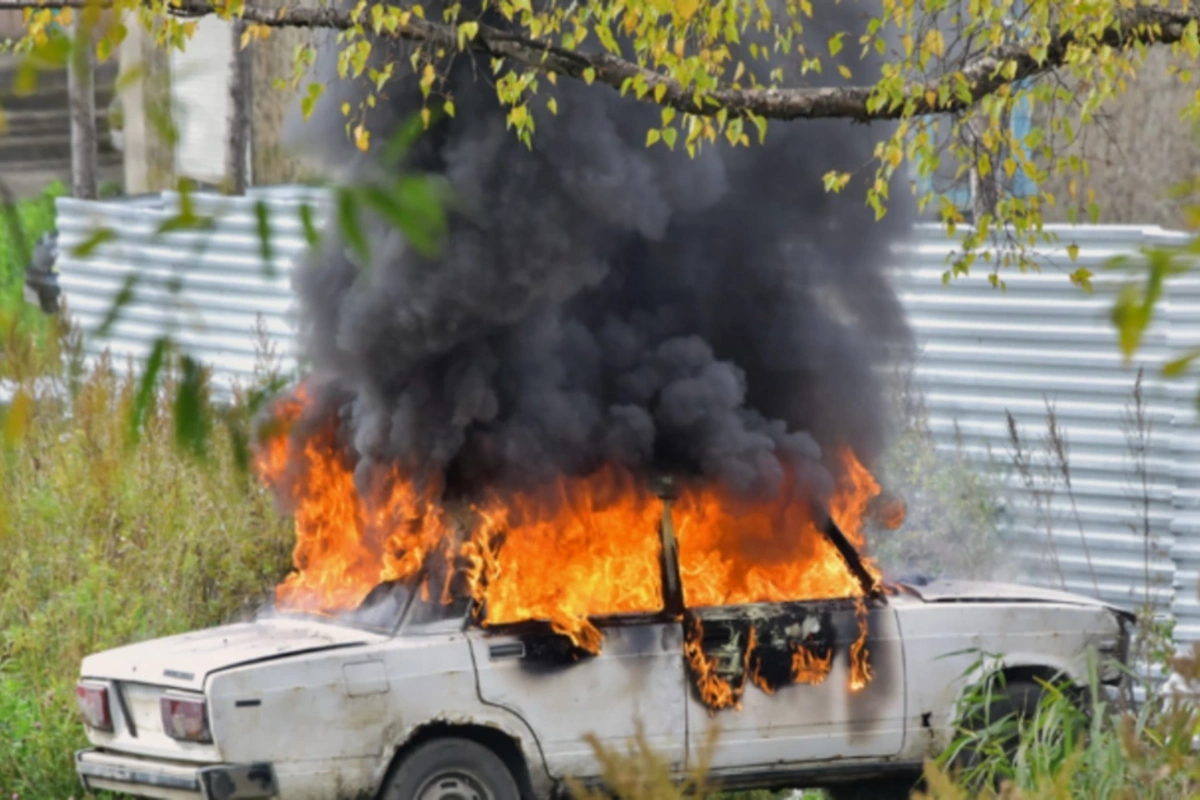 Dostunun avtomobilini oğurlayıb işğaldan azad olunmuş əraziyə getdi, orada yandırdı