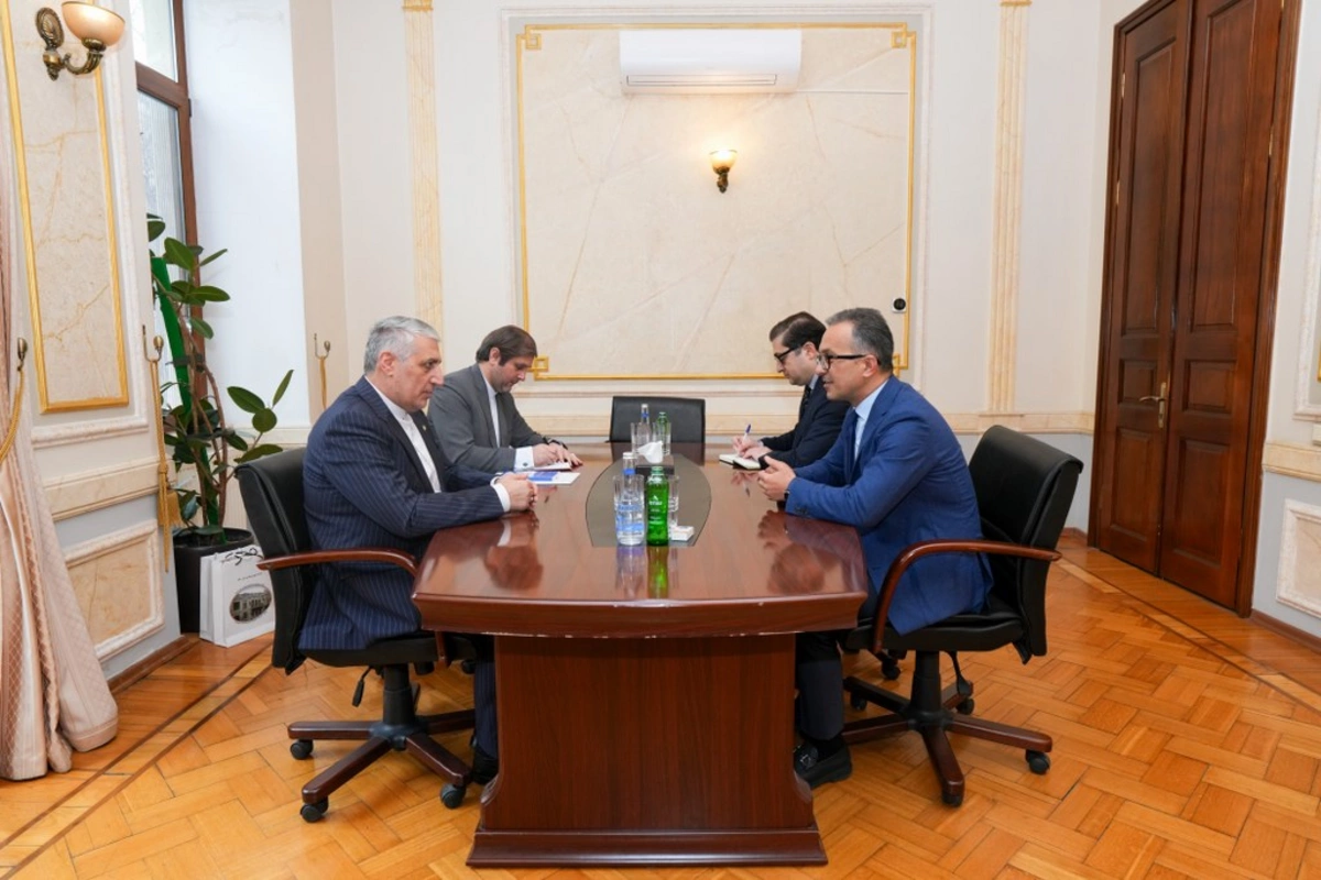 Dövlət Komitəsinin sədri İran səfiri ilə görüşüb