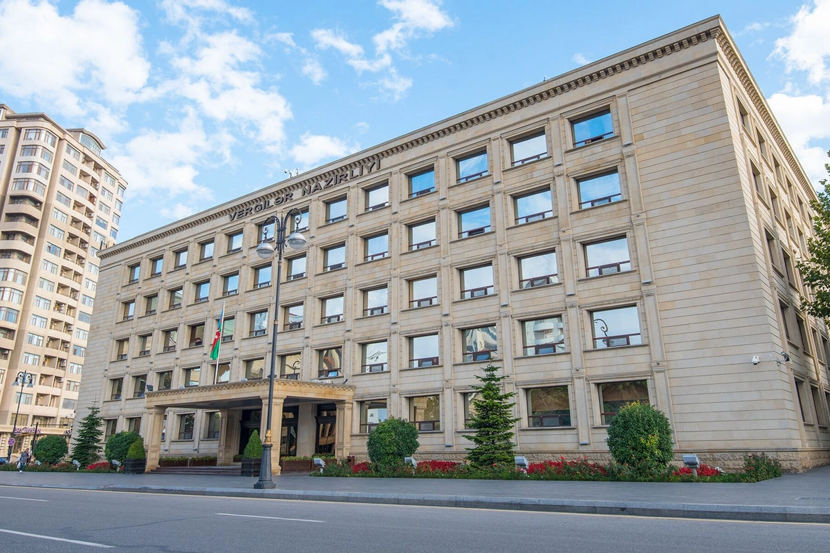 Dövlət Vergi Xidmətinin işçilərinin aylıq vəzifə maaşları təsdiqlənib