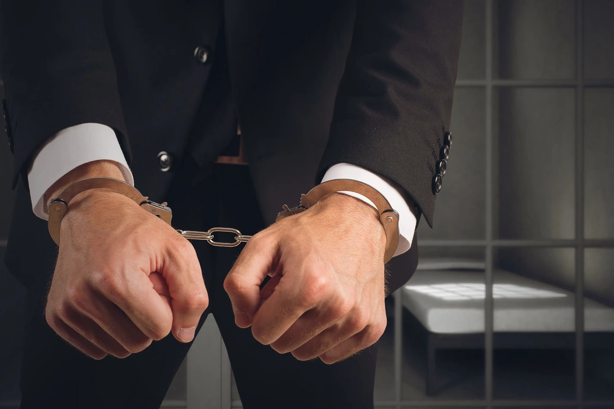 Dövlət Xidmətinin 8 vəzifəli şəxsi həbs edilib - SİYAHI