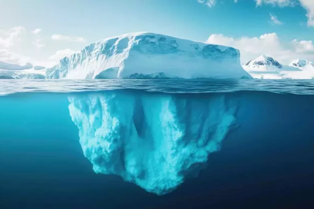 Dünyanın ən böyük buz dağı sahilə yaxınlaşıb
