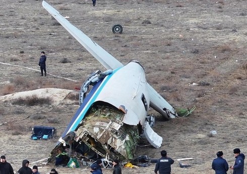 Dövlət Komissiyası: Azərbaycan təyyarə qəzasının səbəbinin hərtərəfli və obyektiv araşdırılmasını tələb edir