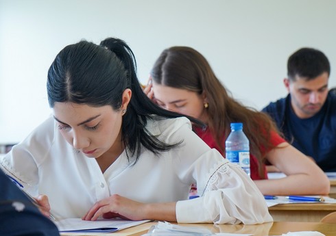 Dövlət qulluğu vəzifələri üzrə test imtahanı keçirilib