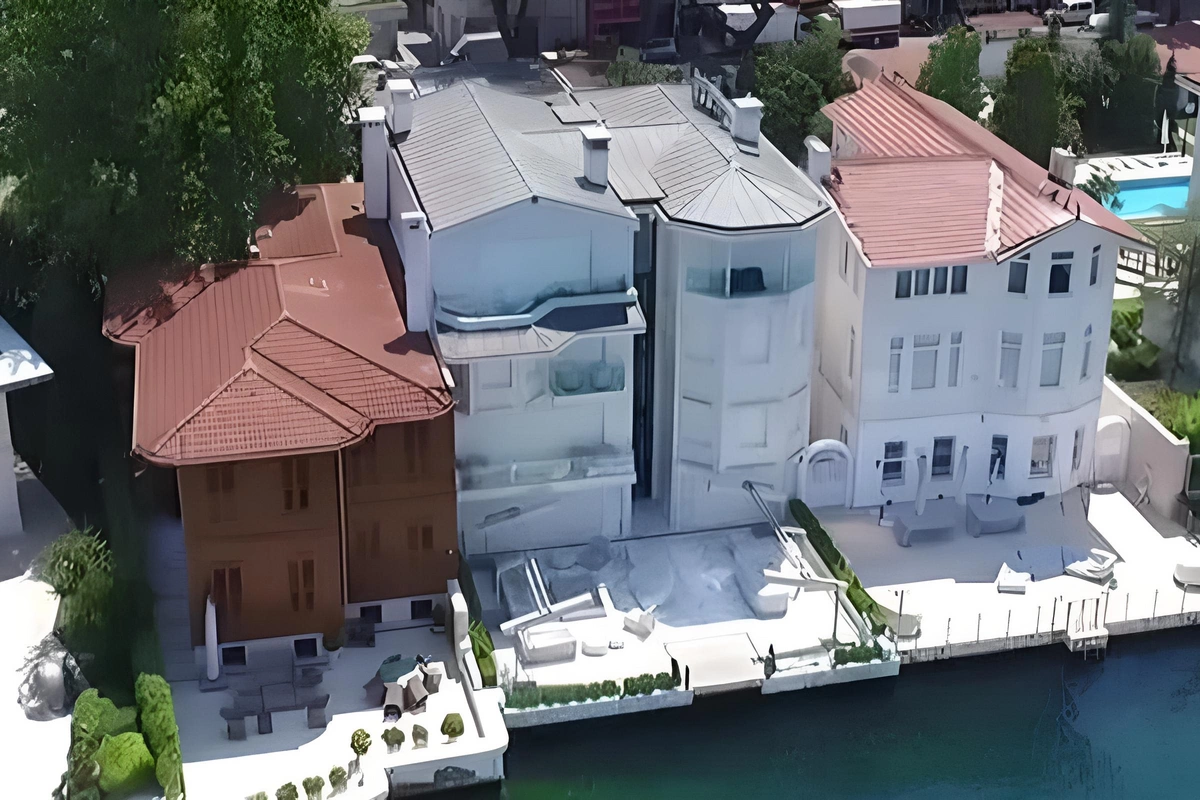 Ebru Gündeşin 14 yaşlı qızına verdiyi ƏKİZ VİLLALARI