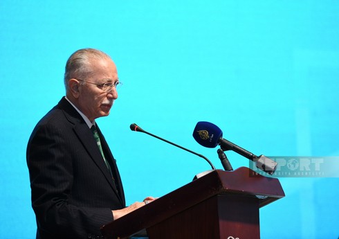 Ekmələddin İhsanoğlu: “İslamofobiya dünya üçün ciddi təhlükədir” Ekmələddin İhsanoğlu: “İslamofobiya dünya üçün ciddi təhlükədir”