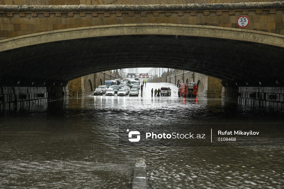 Eldar Əzizov: Bakıda yağış sularının axıdılması sistemi çağırışlara cavab verə bilmədi